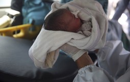 
					U napadu na porodilište u Kabulu ubijeno 14 osoba, uključujući dve bebe 
					
									