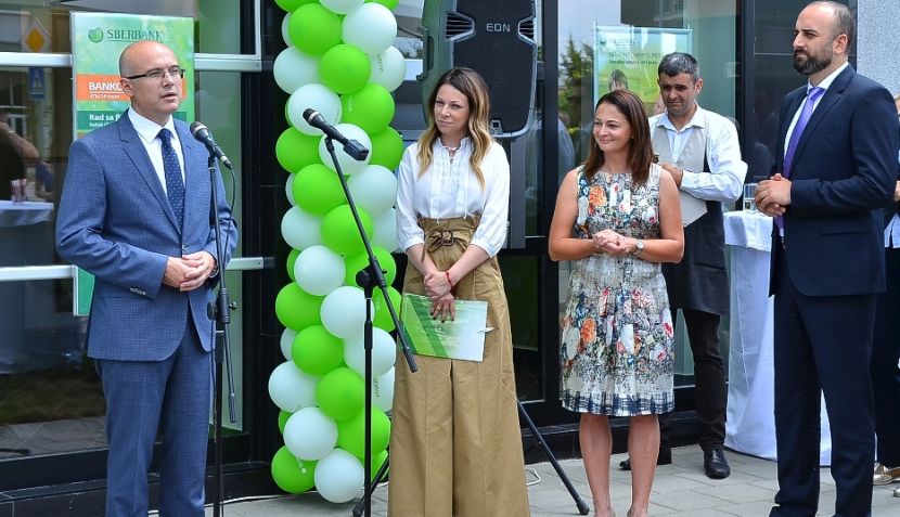 U novom Sberbank poslovnom centru otvorena izložba studenata sa Akademije umetnosti! (FOTO)