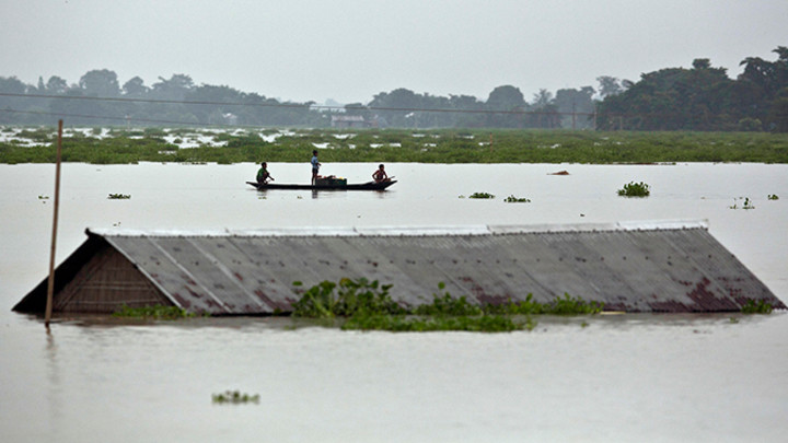 U poplavama u Indiji 140 mrtvih