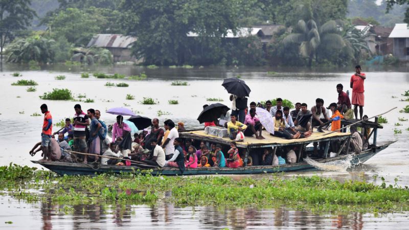 U poplavama u Indiji 140 mrtvih 