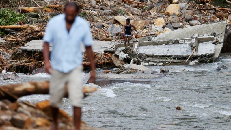 U poplavama u Šri Lanki poginulo 146 osoba, raseljeno oko pola miliona