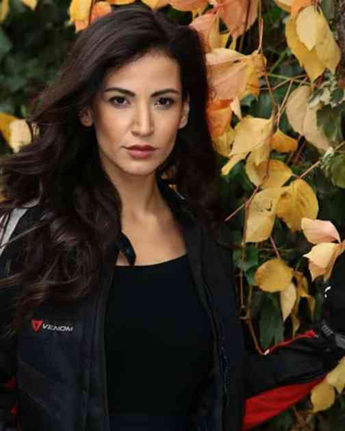 U popularnoj seriji vas je nervirala, ali njena lepota je sve očarala: Turska glumica otkriva koliko je slična sa pohlepnom Azru (FOTO)