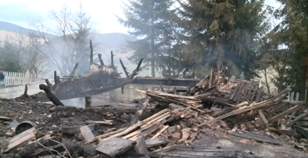 U požaru koji je juče izbio potpuno izgorjela kuća Sabahete Suljić iz sela Dolovo