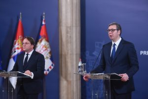 U prisustvu Vučića i Varheljija potpisano tri sporazuma