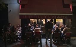 
					U regionu Pariza se zbog epidemije zatvaraju barovi, zabranjuje okupljanje 
					
									
