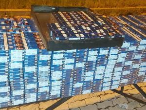 U rezervoaru autobusa carinici kod Preševa pronašli više od 4.000 paklica cigareta
