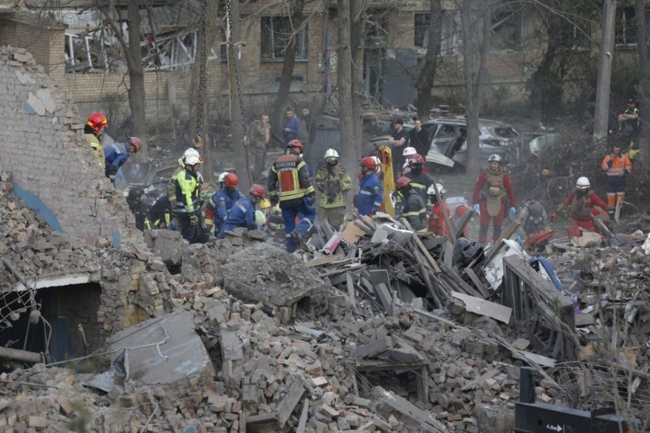 Broj poginulih u ruskom napadu na Kijev povećao se na 16