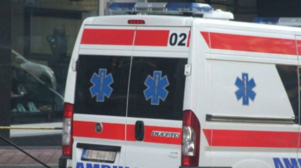 Saobraćajna nesreća kod Feketića – poginula jedna osoba, dvoje dece teško povređeno