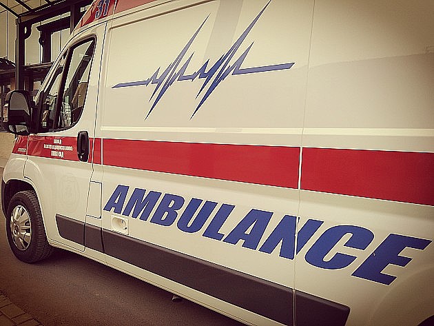 U saobraćajnoj nesreći u Jevrejskoj ulici petoro povređenih, dvoje prevezeno na reanimaciju