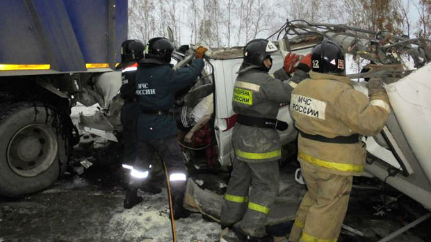 U saobraćajnoj nesreći u Sibiru poginulo 12 osoba