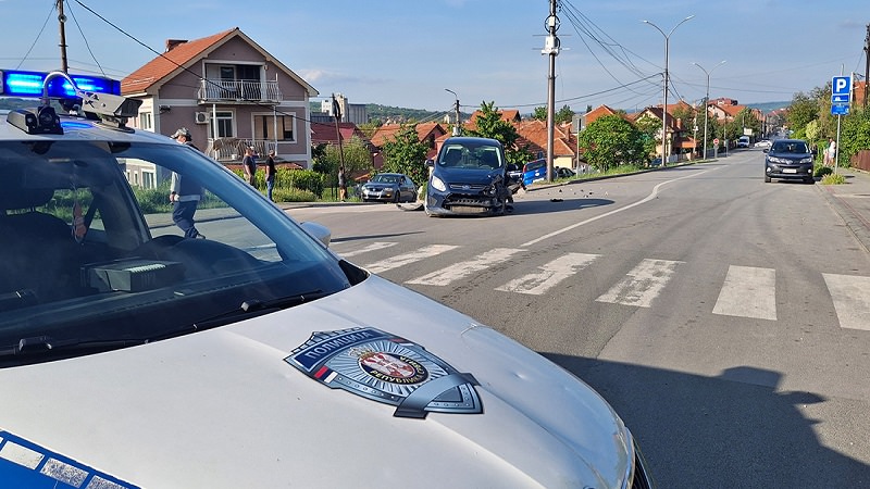 U saobraćajnoj nezgodi povređena jedna osoba