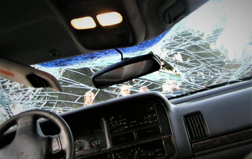 U sudaru kamiona i automobila u Bavaništu poginule dve osobe, jedna povređena