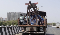 U sudaru kamiona u Indiji poginula 23 radnika
