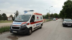 U sudaru kod Kokinog broda poginuo motociklista, troje povređenih