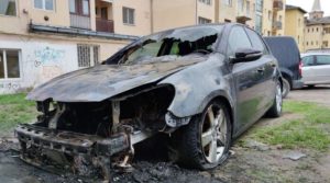 U toku noći bačena bomba i zapaljen automobil u Bačkoj Palanci