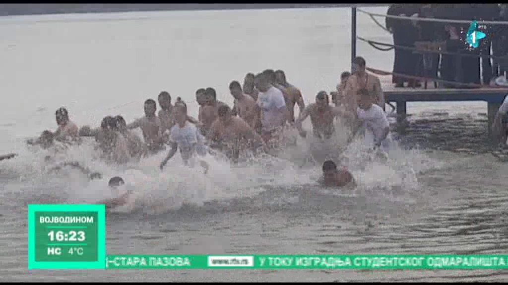 U toku prijave za tradicionalno plivanje za časni krst