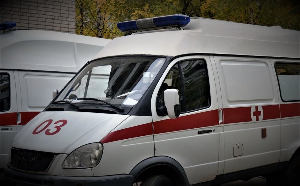 U udesu na putu Leskovac-Grdelica poginula devojka, 3 mladića teško povređena
