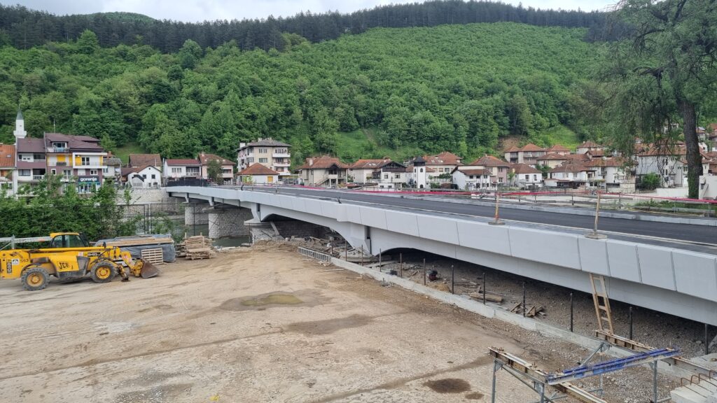 U završnoj fazi radovi na mostu u Šarampovu Ana Brnabić 6. jula svečano seče vrpcu