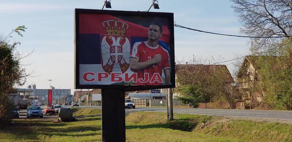 UB PONOSAN NA NEMANJU MATIĆA: Srpski fudbaler posle odbijanja da nosi cvet maka osvanuo na bilbordima (FOTO)