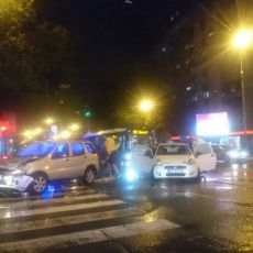 UDES NA UGLU CVIJIĆEVE I BULEVARA DESPOTA STEFANA: Sudarila se dva automobila, policija na terenu (FOTO)