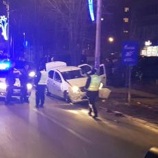 UDES NA VOŽDOVCU: Automobil se zakucao u banderu u Crnotravskoj, POVREĐENA DEVOJČICA (5) (FOTO)