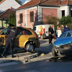 UDES U CENTRU ČAČKA: Direktan sudar dva automobila, citroen uleteo u dvorište (FOTO)