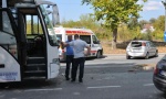 UDES U KRALjEVU: Autobus udario u auto, povređena žena