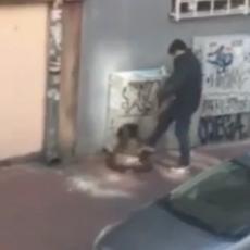UHAPŠEN MLADIĆ OSUMNJIČEN DA JE BRUTALNO TUKAO PSA: Šutirao ga i udarao u centru Beograda (UZNEMIRUJUĆI VIDEO)
