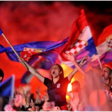 UHAPŠENI HRVATSKI NAVIJAČI: Na utakmici protiv Turske u Osijeku pevali JEZIVU ustašku pesmu (FOTO)