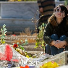 UMESTO ZA ŠKOLU, RODITELJI IH OBLAČE ZA SAHRANU: U Siriji bi i kamen zaplakao, za dva meseca ubijeno 27 dece