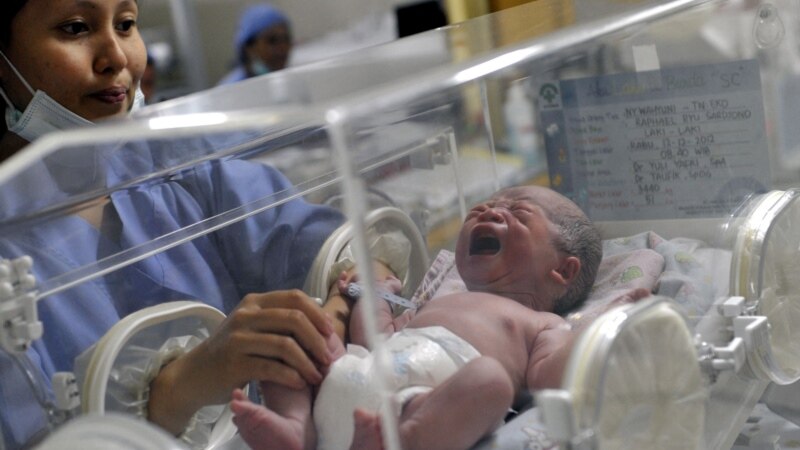 UNICEF u Srbiji: Dodir sa roditeljima moćna terapija u lečenju prevremeno rođene dece