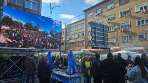 UNS: Na mitingu u Nišu priveden dopisnik australijskog radija SBS
