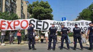UNS: Pokrenuti postupak unutrašnje kontrole protiv policajca koji je vukao fotoreportera