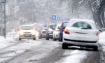 UPOZORENjE ZA VOZAČE: Sneg otežava saobraćaj, kamioni na Batrovcima čekaju devet sati