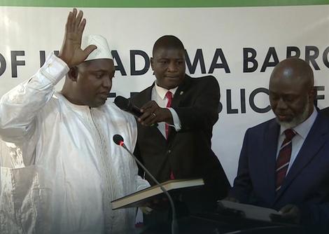 UPRKOS POLITIČKOJ KRIZI Novi predsednik Gambije položio zakletvu u Senegalu