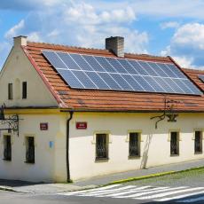 UŠTEDA NOVCA ILI NOĆNA MORA: Solarni paneli IZGORELI na krovovima kuća! (VIDEO)