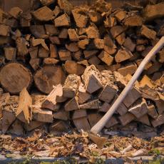 UŠTEDEĆETE BAREM POLA PLATE: Šta je ekonomičnije, grejanje na ugalj ili drva?