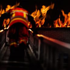 UŽAS: Gori hrvatska ambasada u Beogradu, vatrogasci se bore sa stihijom! (FOTO)
