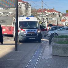 UŽAS NA BANOVOM BRDU: Žena povređena dok je trčala za autobusom, na stajalištu tragovi krvi (FOTO)