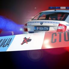 UŽAS NA NOVOM BEOGRADU: Pronađeno beživotno telo muškarca na autobuskom stajalištu - policija vrši uviđaj