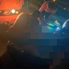 UŽAS NA PANČEVAČKOM MOSTU! Čovek trotinetom udario auto, pa AUTOBUS NALETEO NA NJEGA! Hitno prevezen u Urgentni centar (FOTO)