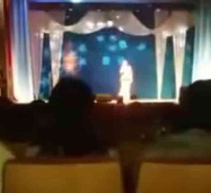 UŽAS NA SCENI: Ruska pevačica preminula tokom nastupa, odjednom se srušila pred publikom (UZNEMIRUJUĆI VIDEO)
