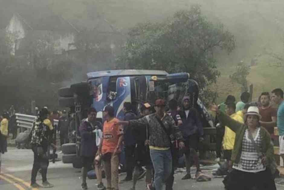 UŽAS U EKVADORU: U saobraćajmnoj nesreći poginulo najmanje 12 navijača