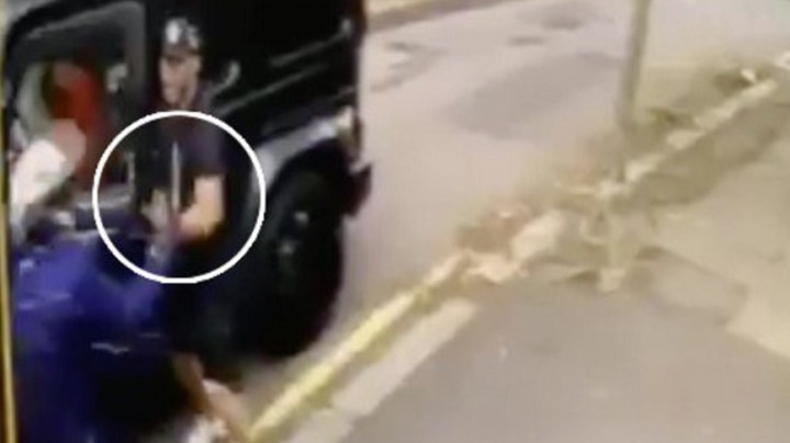 UŽAS U LONDONU: Dvojica huligana NOŽEVIMA NAPALA ozila, JUNAČKI ga spasao Kolašinac (VIDEO)
