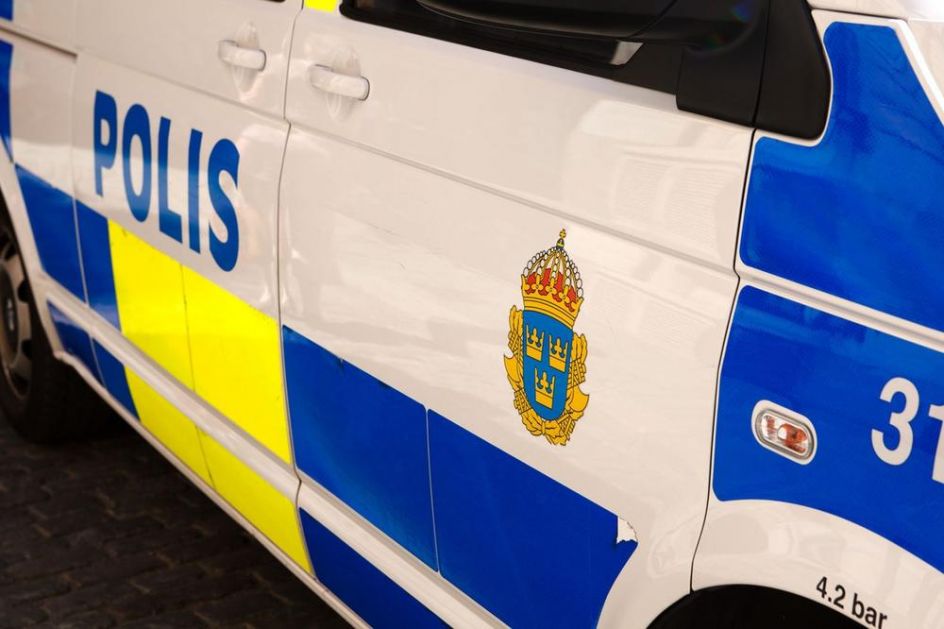 UŽAS U ŠVEDSKOJ: Devojčica (12) ubijena tokom pucnjave pored benzinske stanice, usmrtio je zalutali metak