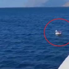 UŽASAN SNIMAK IZ GRČKE Devojčicu (3) morska struja odnela kilometrima od obale, ljudi napali roditelje: Kako ste mogli da je ostavite samu?! (VIDEO)
