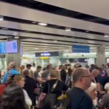 UZBUNA U VELIKOJ BRITANIJI! Haos na aerodromima, LJUDI ZATVORENI: Problem je na nacionalnom nivou (VIDEO)