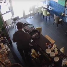 UZIMA NA BOGA NE MISLI! Pogledajte SRAMNU krađu konobara, opelješio kasu usred bela dana (VIDEO)