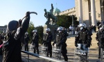 (UŽIVO) Lideri i pristalice Saveza za Srbiju stigli pred Parlament, napadnut Trifunović i Đilas (VIDEO)