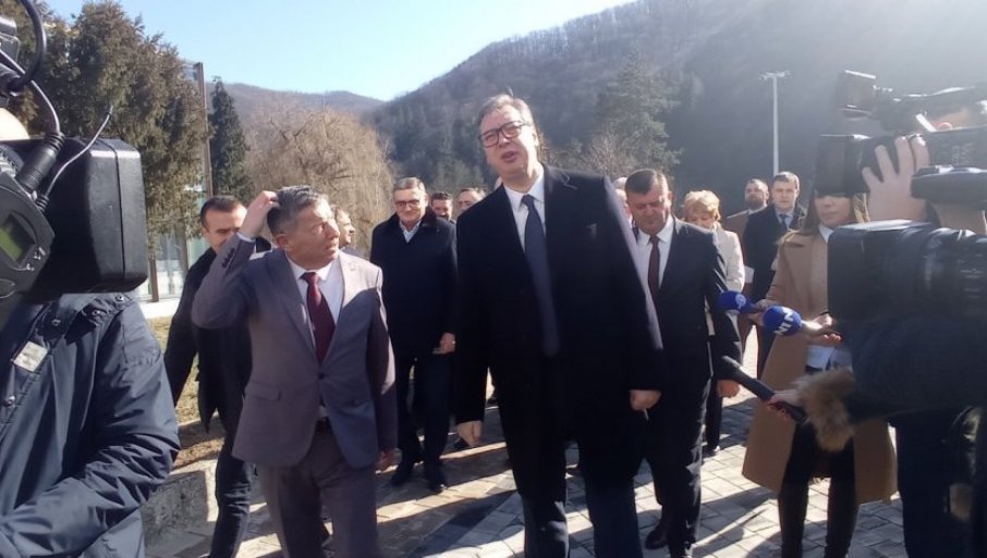 (UŽIVO) PREDSEDNIK SRBIJE U KURŠUMLIJSKOJ BANjI Vučić prisustvuje otvaranju rekonstruisanog hotela „Planinka“ (FOTO, VIDEO)
